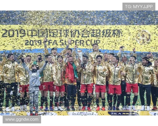 海港连续三年屈居超级杯亚军中超三连冠成就辉煌历史