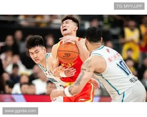 CBA上海队客场挑战新疆队争夺季后赛席位